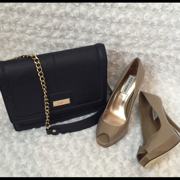 2 DAY SALE!! 👗👠 BCBG handbag!  SOLD! - Picture 4 of 4