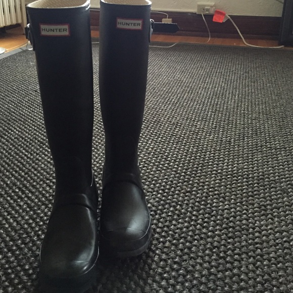 Black hunter boots