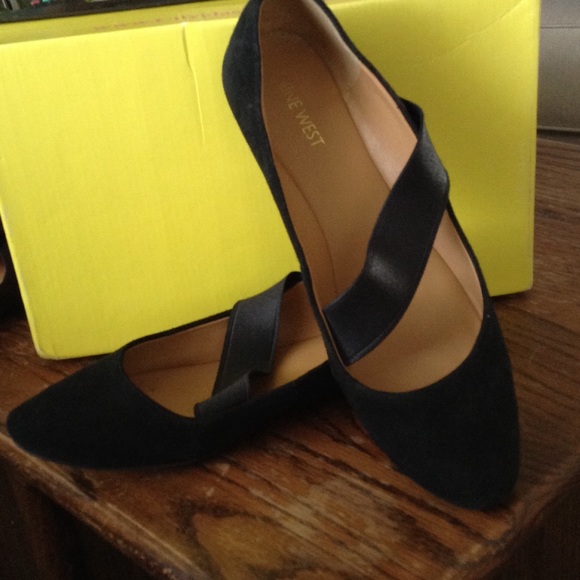 Black flats, pointed toe