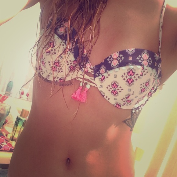 🌺🌺BRAND NEW VICTORIAS SECRET BATHING SUIT🌺🌺 - Picture 1 of 4