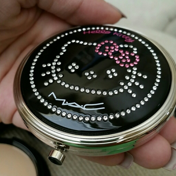 M.A.C. Hello Kitty Collection - Picture 2 of 4