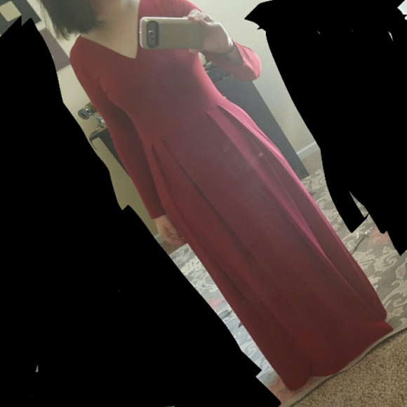 Red dress - Picture 3 of 3