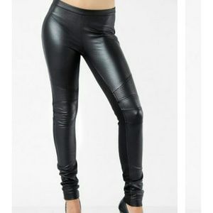 BCBGMAXAZRIA Faux Leather Legging Pants Sz Small
