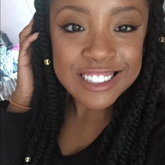 Meet your Posher, Kimberly 👛🐾🎀