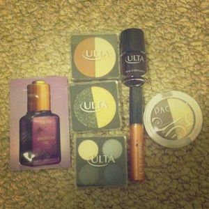 Makeup bundle!! 💚