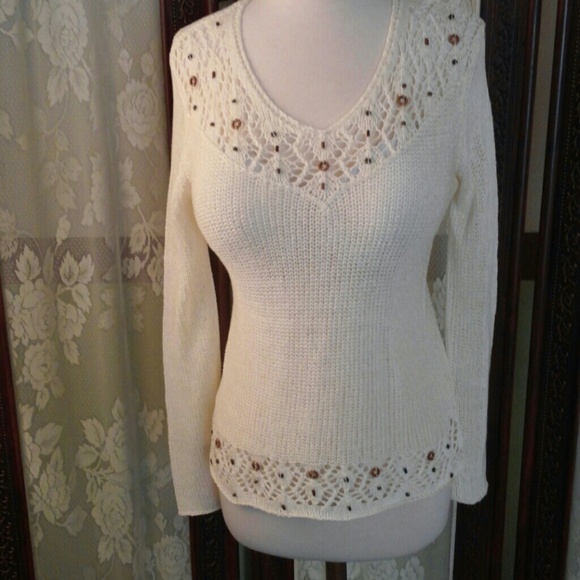 BCBGMaxAzria Sweaters - Bcbg irvory lightweight sweater