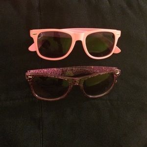 2 pairs of sunglasses