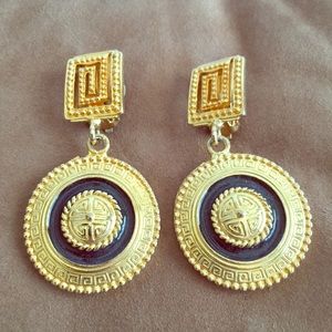 Vintage black & gold Etruscan clip on earrings