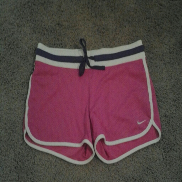 Short nike shorts