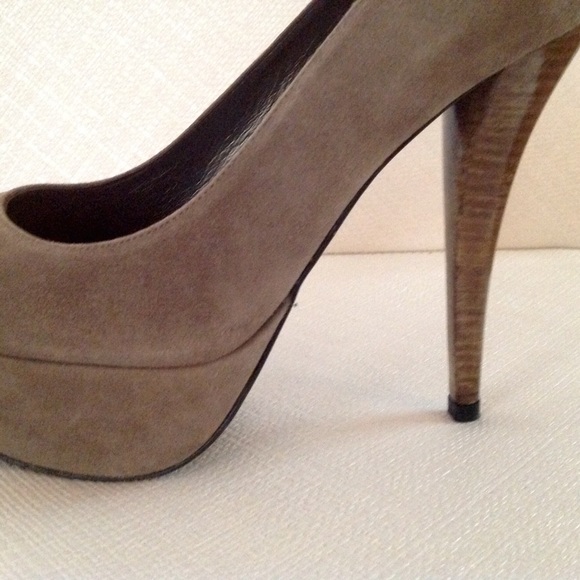 Stuart Weitzman Heels - Picture 2 of 4