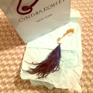 SALE!! 🤩 feather pendant necklace