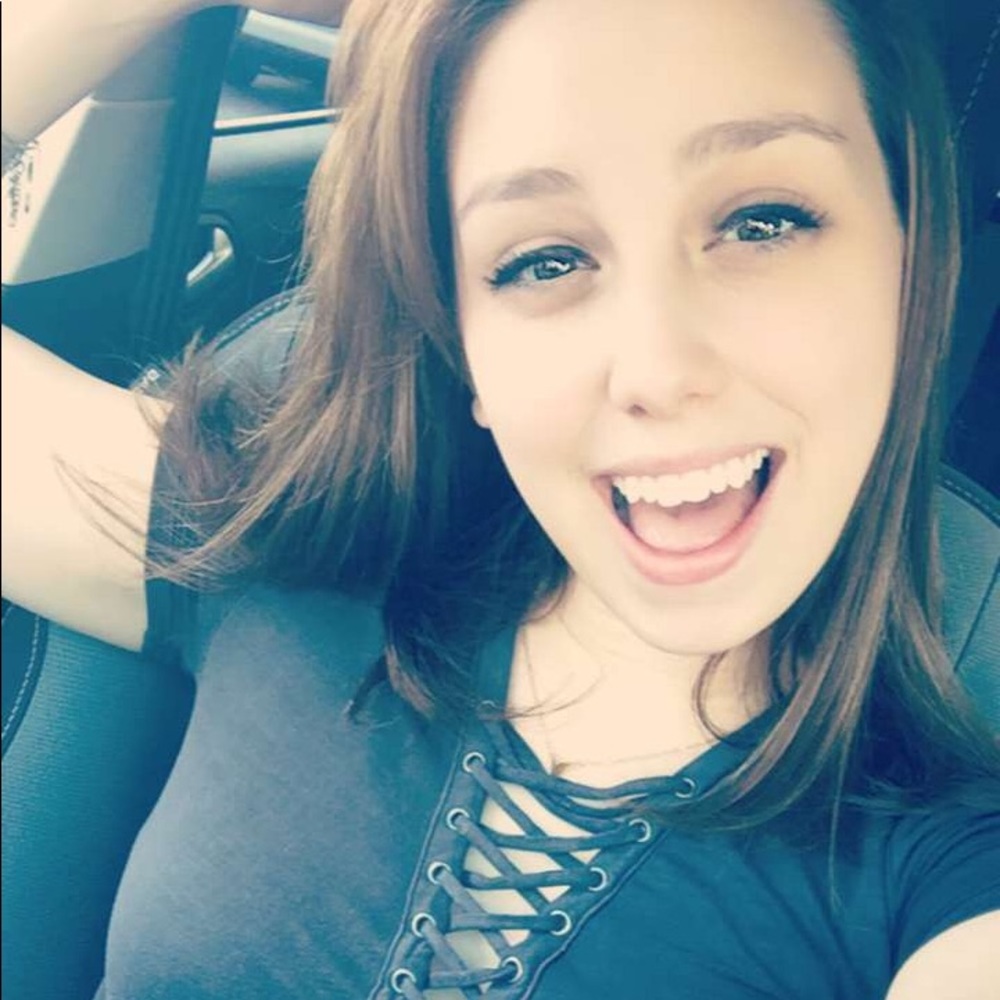 Meet your Posher, Becca