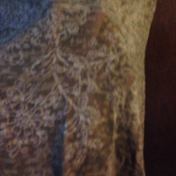 Cute tee - Picture 2 of 3