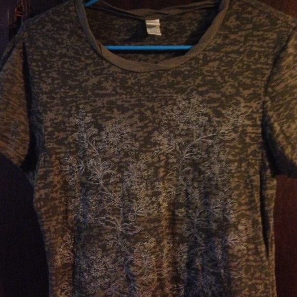 Cute tee - Picture 3 of 3