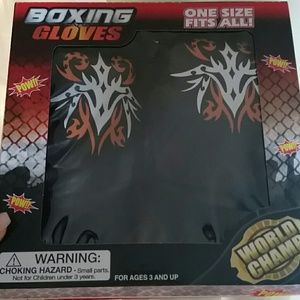 Play kid boxing gloves