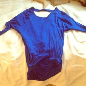 Blue express log sleeved top