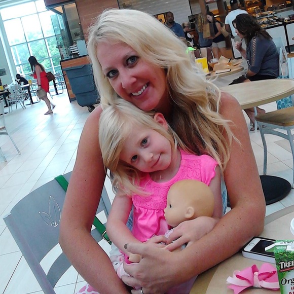 Meet your Posher, Laura