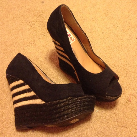Black wedges!