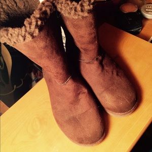 Ugg inspired winter fur boots.