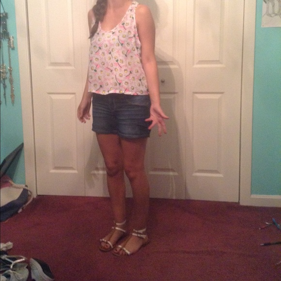 Flowered top - Picture 1 of 4