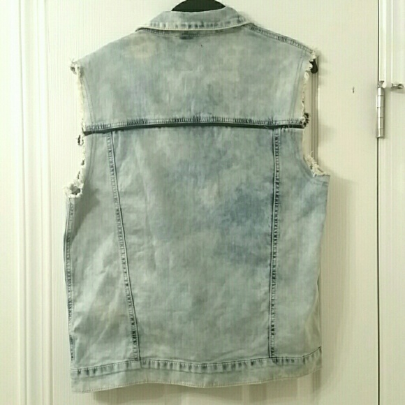 *SOLD IN BUNDLE* Denim Vest - Picture 3 of 4