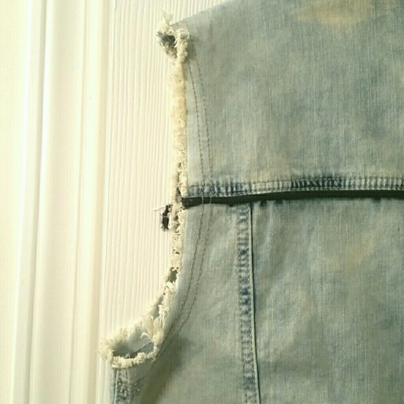 *SOLD IN BUNDLE* Denim Vest - Picture 4 of 4