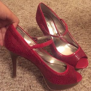 Stunning red heels!
