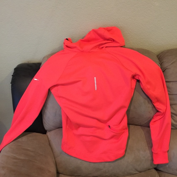 Nike Dri-Fit pullover. - Picture 2 of 4