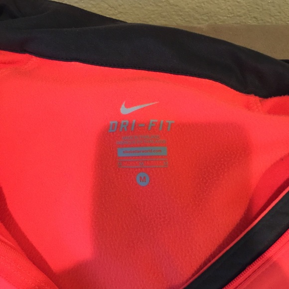 Nike Dri-Fit pullover. - Picture 3 of 4