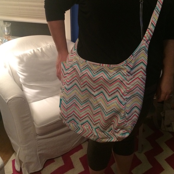 *REDUCED* Thirty-One messenger style chevron bag