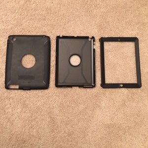 Black Otterbox case for iPad 2