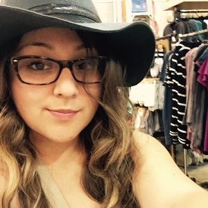 Meet your Posher, Andrea