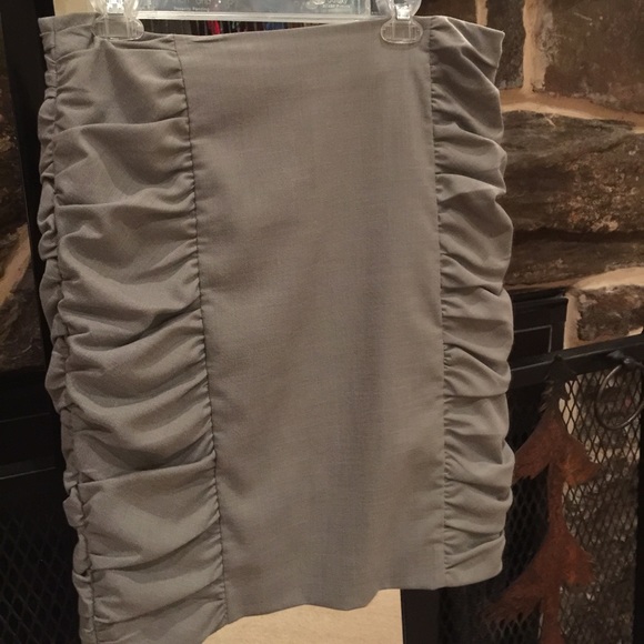 Wiggle skirt. Very Joan/ Mad Men.