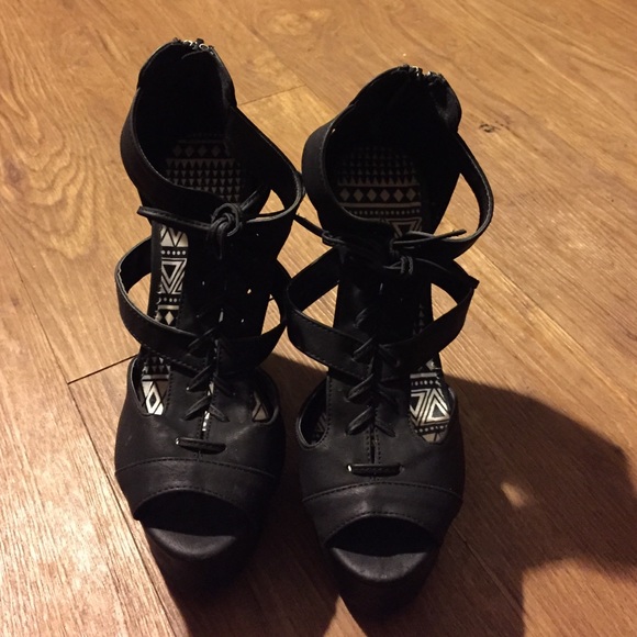 Black scrappy wedges