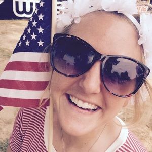 Meet your Posher, Claire