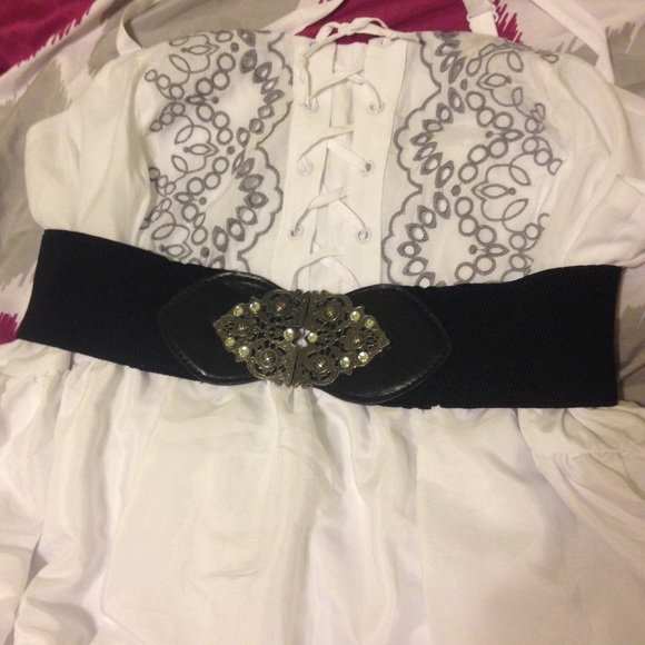 Pretty Waist-Cinching Belt - Black And Silver
