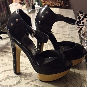 HARD TO FIND!! bebe Cacia Size 8