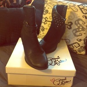 black booties