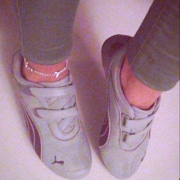 PUMA size 6 1/2 - Picture 1 of 4