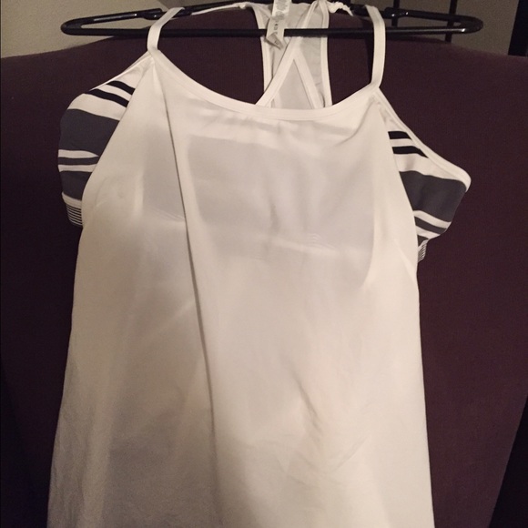 Lululemon tank with built in bra