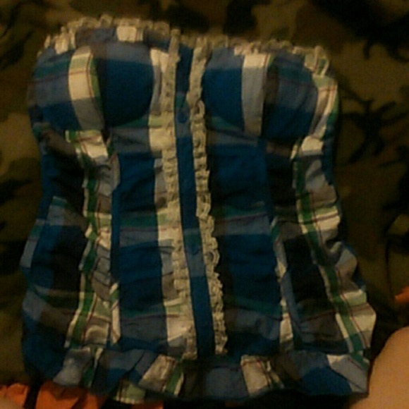 Very cute halter top never been worn but no tag