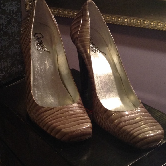 Silver faux croc pump!