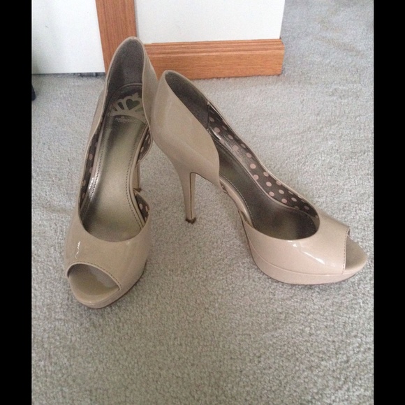 Nude Pumps
