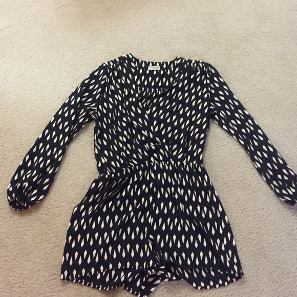 🎉 SALE🎉 Black and white romper