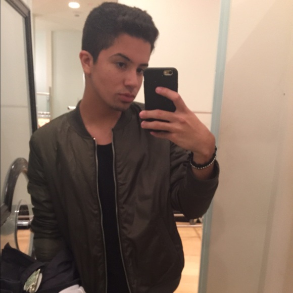 Meet your Posher, Diego