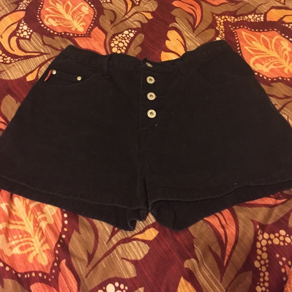 High waisted black shorts 💋