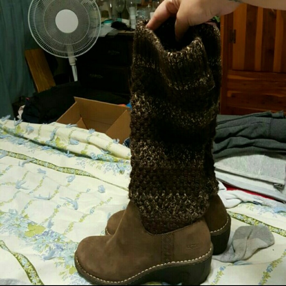 New UGGS - Picture 2 of 3