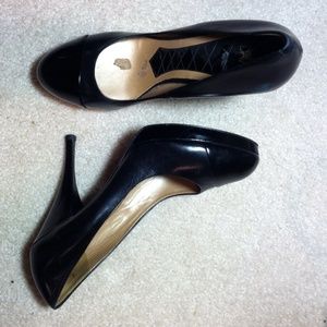 Joan & David black pumps