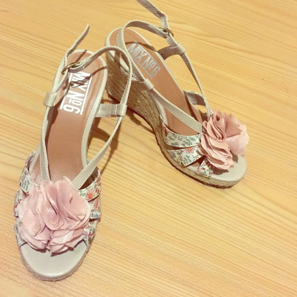 Rose And Tan floral wedges