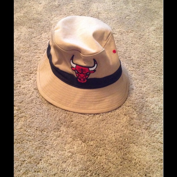 michelle & ness Accessories - Chicago bulls bucket hat